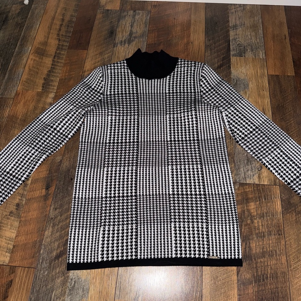 Elie Tahari Black and White Houndstooth Top